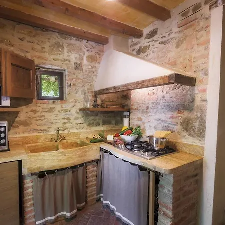 Casa Di Pan 6, Emma Panicale