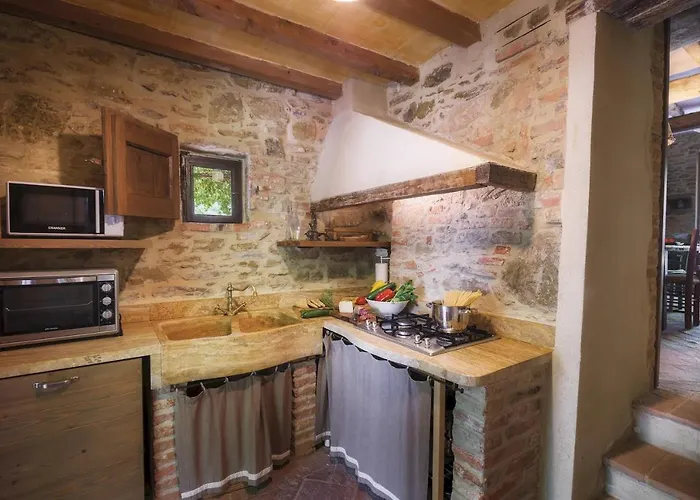 Casa Di Pan 6, Emma Паникале